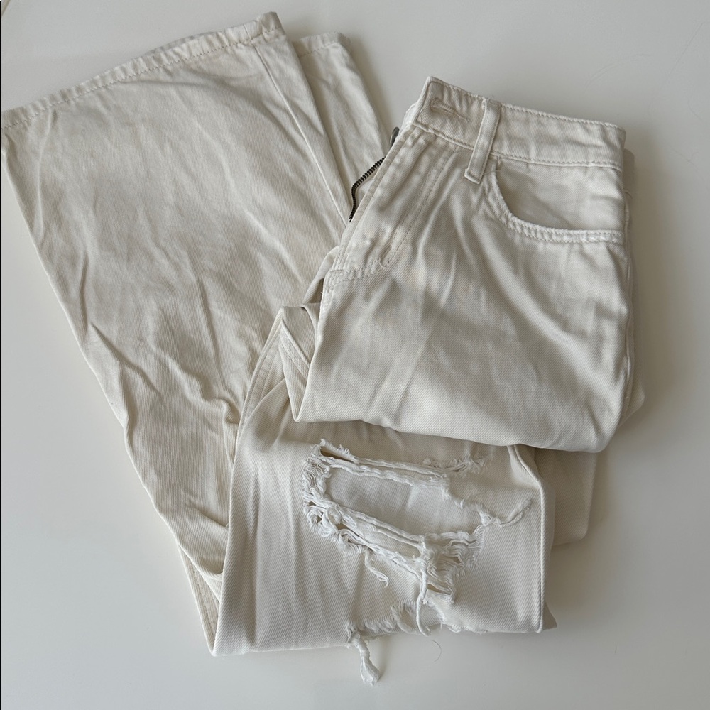 Vervet Distressed Cream Jeans - Picture 10 of 10